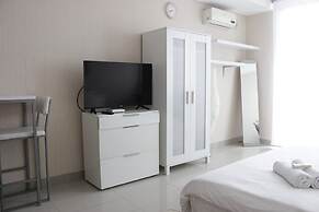 Bright Studio Room at Dago Suites Apartment near ITB