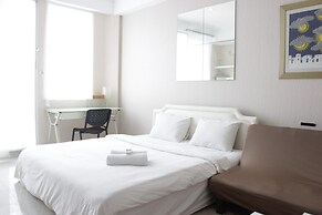 Bright Studio Room at Dago Suites Apartment near ITB