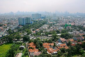 Comfort Studio at Green Pramuka Apartment near Shopping Center