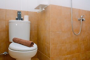 Comfort Studio at Green Pramuka Apartment near Shopping Center