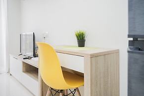 Comfort and Minimalist Studio Apartment at Springwood Residence