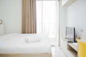 Comfort and Minimalist Studio Apartment at Springwood Residence