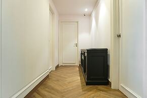 Luxurious 2BR Apartment at Casa Grande Residence