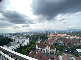 Deluxe & Well Appointed 2BR at El Royale Apartment