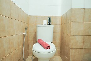 Lovely and Strategic Studio at Green Pramuka Apartment