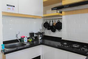 Comfortable 2BR at Emerald Bintaro Apartment