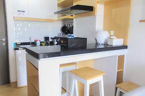 Comfortable 2BR at Emerald Bintaro Apartment