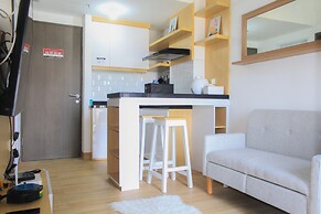 Comfortable 2BR at Emerald Bintaro Apartment