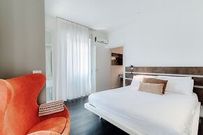 MyHomeInComo - Art Design Suites