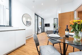 Modern Kingston Home Close to Hampton Court Palace by Underthedoormat