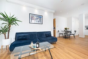 Modern Kingston Home Close to Hampton Court Palace by Underthedoormat