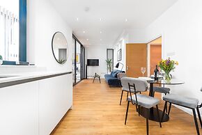Modern Kingston Home Close to Hampton Court Palace by Underthedoormat