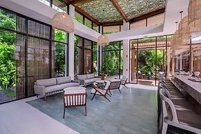 Botanika Osa Peninsula, Curio Collection by Hilton