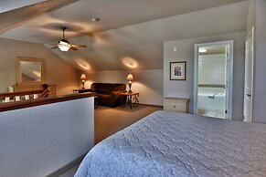 Unit 302 2 BD/ 2 BA Condo