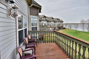 Unit 302 2 BD/ 2 BA Condo