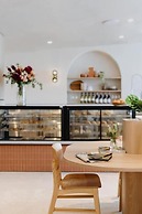 Aerotel Sydney - Inside International Terminal Airport