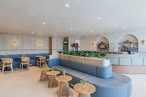 Aerotel Sydney - Inside International Terminal Airport