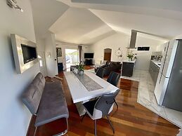 Stunning 3-bedroom Villa With a Private Pool-pula