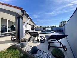 Stunning 3-bedroom Villa With a Private Pool-pula