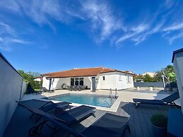 Stunning 3-bedroom Villa With a Private Pool-pula