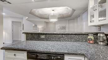 Executive 2 Bdrm Condo in the Heart of Biltmore!