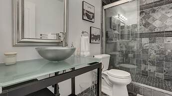 Executive 2 Bdrm Condo in the Heart of Biltmore!