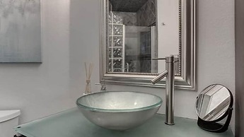 Executive 2 Bdrm Condo in the Heart of Biltmore!