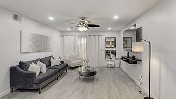 Executive 2 Bdrm Condo in the Heart of Biltmore!