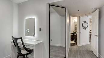 Executive 2 Bdrm Condo in the Heart of Biltmore!