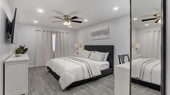 Executive 2 Bdrm Condo in the Heart of Biltmore!