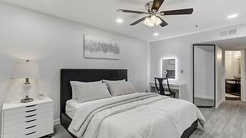 Executive 2 Bdrm Condo in the Heart of Biltmore!