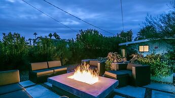 Mid-century Modern W/backyard Oasis, Putting Green