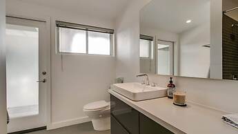 Mid-century Modern W/backyard Oasis, Putting Green