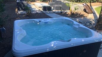 Mid-century Modern W/backyard Oasis, Putting Green