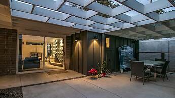 Mid-century Modern W/backyard Oasis, Putting Green