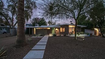 Mid-century Modern W/backyard Oasis, Putting Green