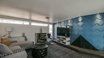 Mid-century Modern W/backyard Oasis, Putting Green