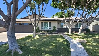 Tempe Remodel w/ Sparkling Pool and Game Room!