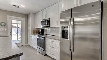 Tempe Remodel w/ Sparkling Pool and Game Room!