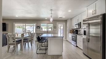 Tempe Remodel w/ Sparkling Pool and Game Room!