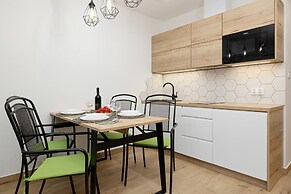 Zielona 11 Apartments by Renters