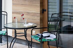 Zielona 11 Apartments by Renters