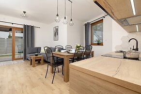 Zielona 11 Apartments by Renters