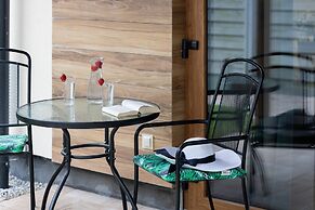 Zielona 11 Apartments by Renters