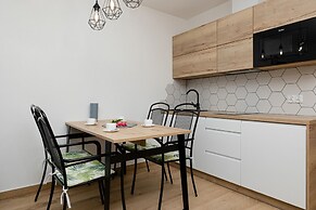 Zielona 11 Apartments by Renters