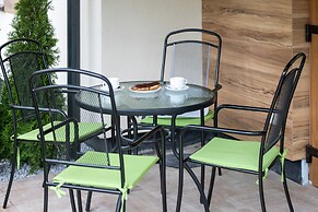 Zielona 11 Apartments by Renters