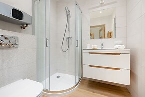 Zielona 11 Apartments by Renters