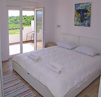 A2 - Modern apt With Balcony, sea View & Parking