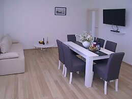 A2 - Modern apt With Balcony, sea View & Parking