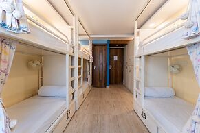 Moustache Rishikesh Luxuria - Hostel